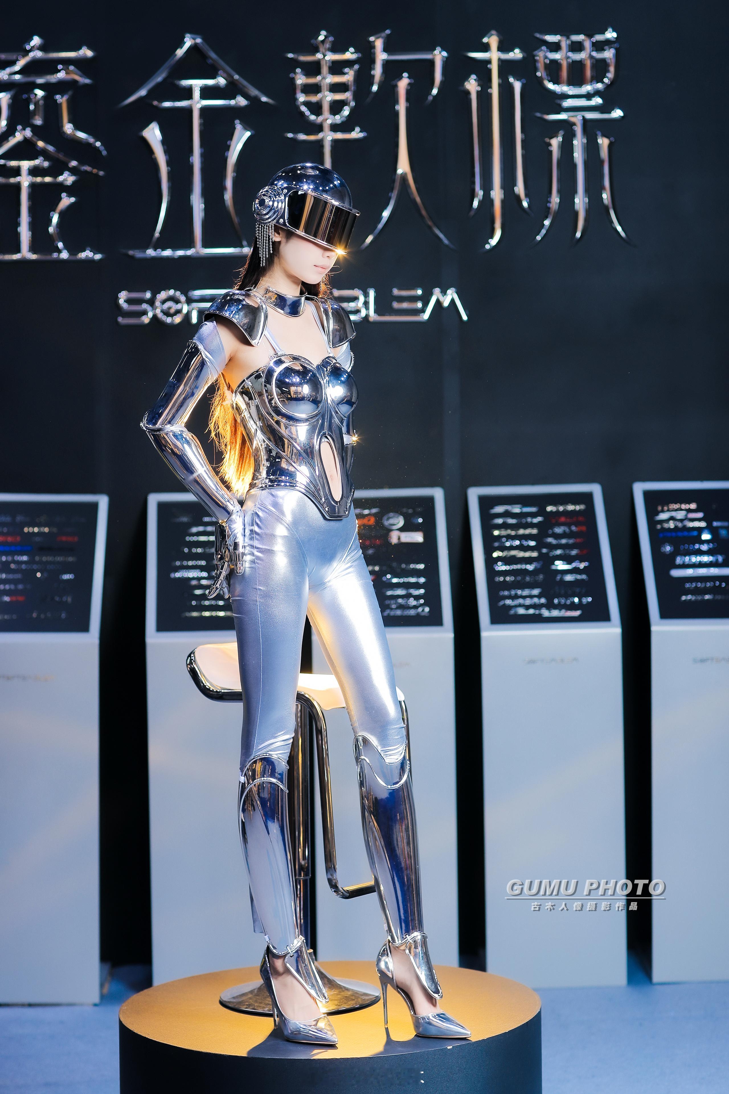 2026中国摩博会鎏金软标展台模特2026中国摩博会2026重庆摩展摩托车车模