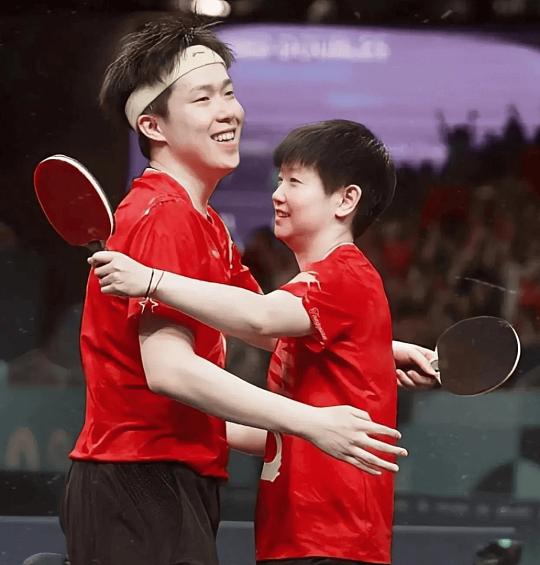 孙颖莎，王楚钦莎亮相国际乒联双打世界杯宣传片。

2027年开办国际乒联双打世界