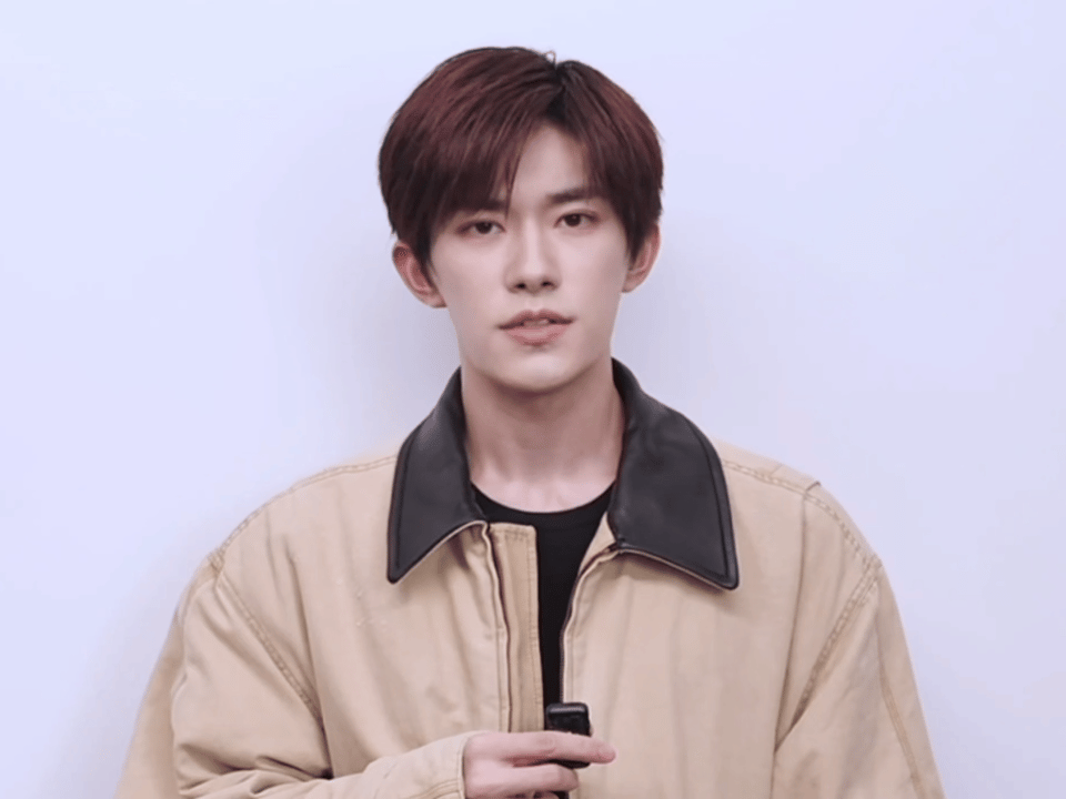 易烊千玺又帅出新高度了易烊千玺轻点帅[憧憬] ​​​