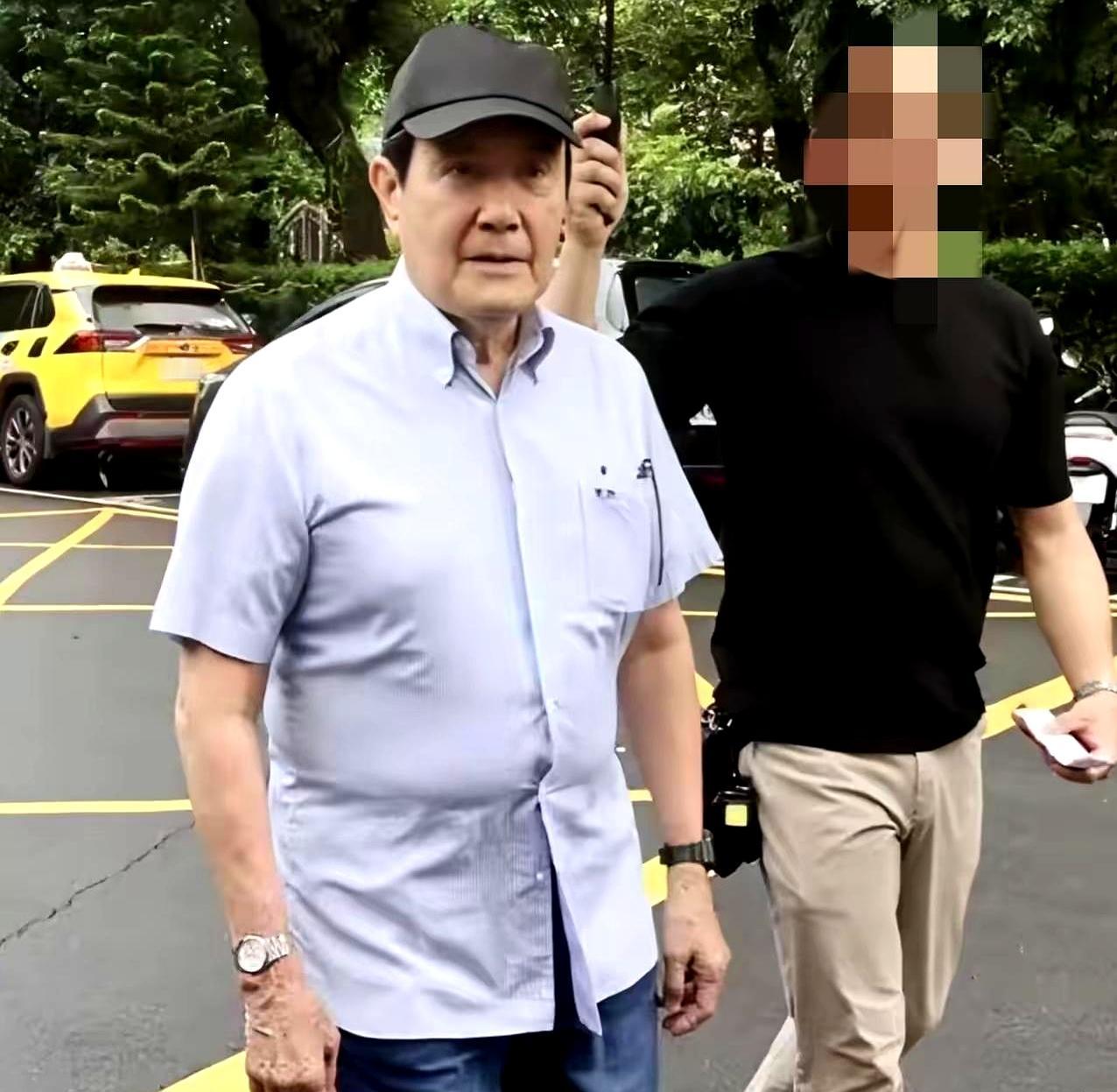 马英九戴两块手表的照片一出来，不少人立马就开始联想，甚至有人觉得“这下有证据了”