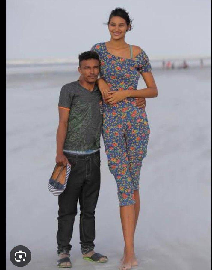 最萌身高差。巴西最高的女人、模特Elisani da Cruz Silva，身高