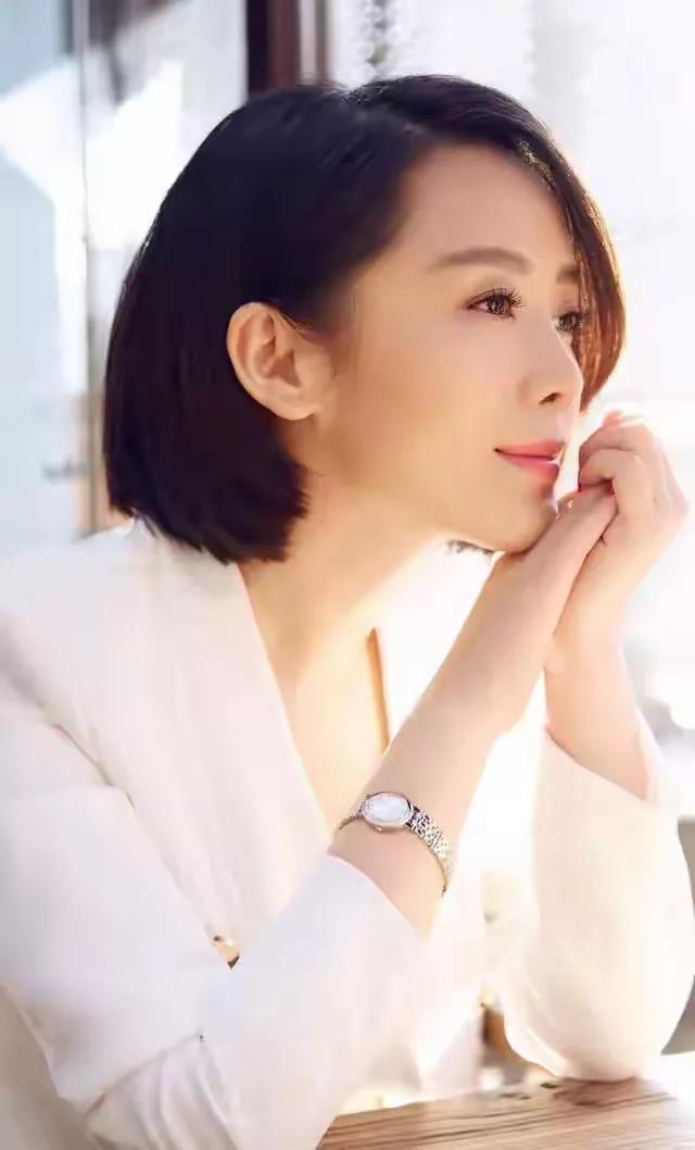 我的占有欲从来不是争取
而是放弃
我看出了你的犹豫不决
所以要选择先放开
是我的