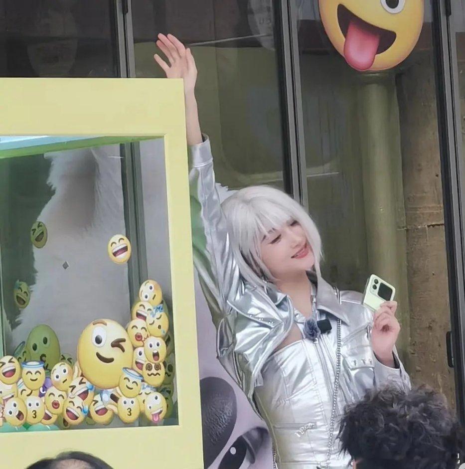 关晓彤线下华为活动图 ​​​