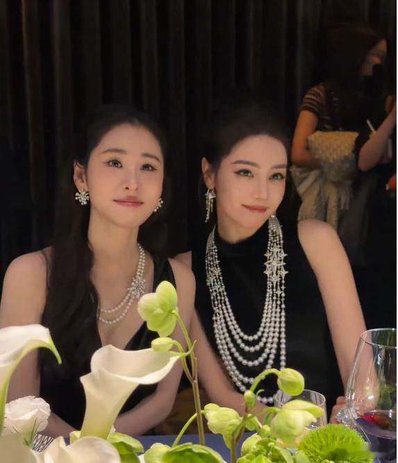 迪丽热巴张碧晨合照热巴好美~ 