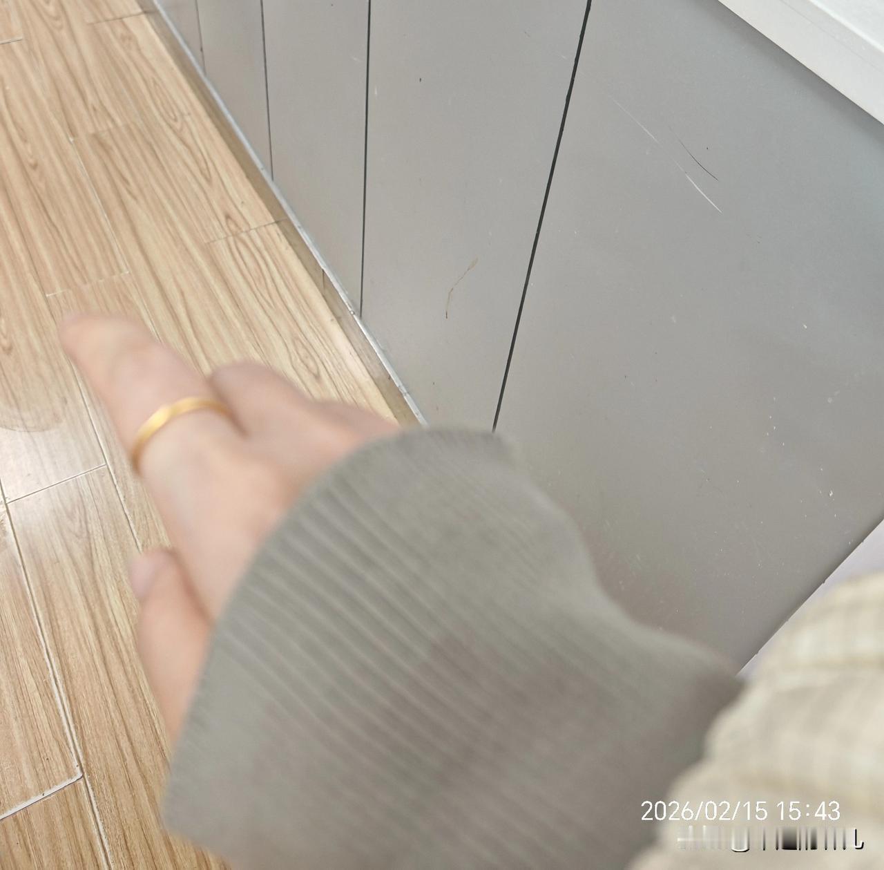 有了首饰也有烦恼，
昨天情人节老公送了戒指，
每年生日、情人节老公会送一些首饰，