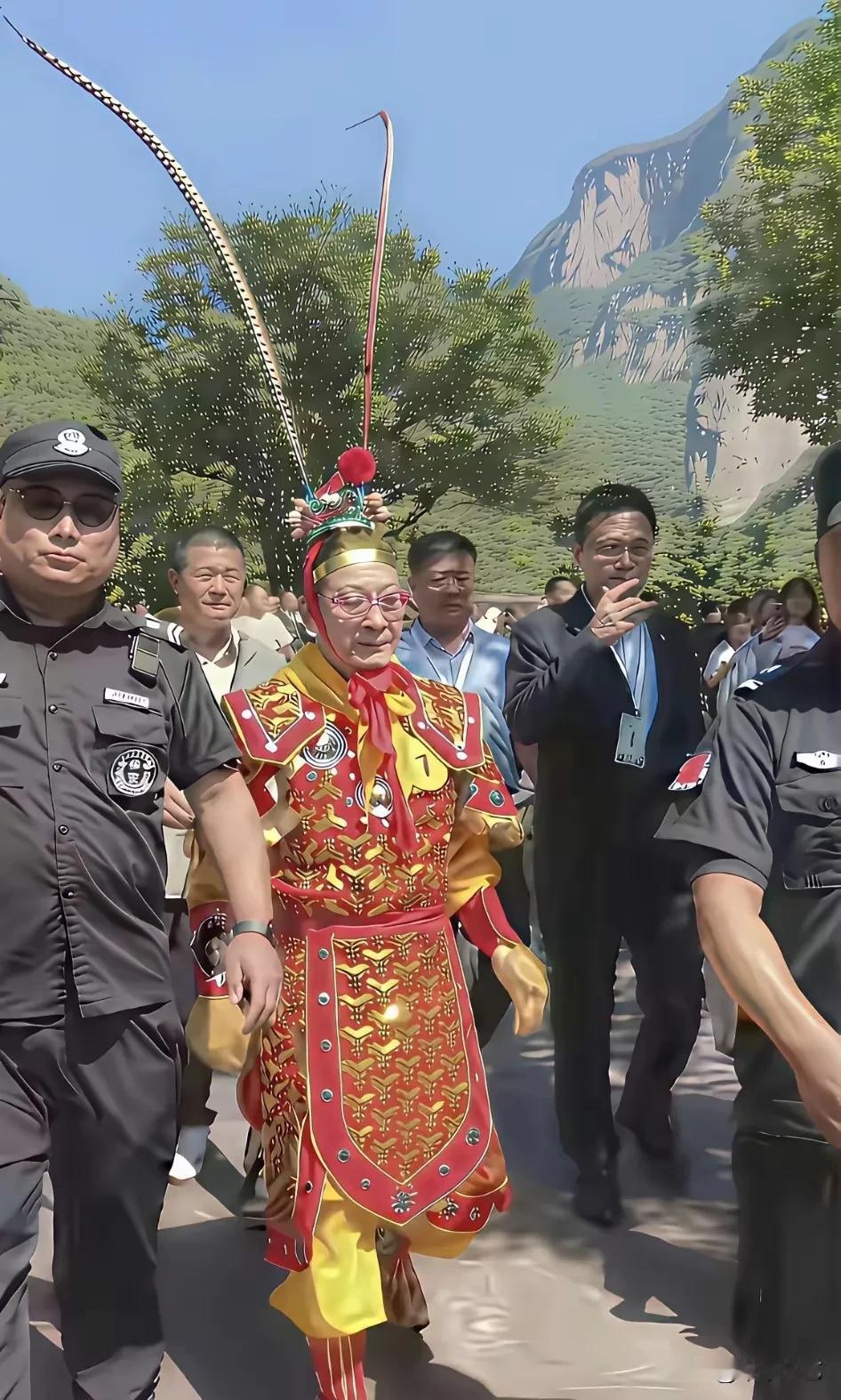六小龄童也老了