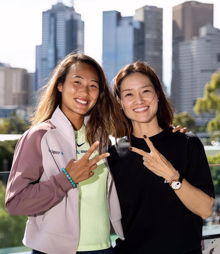 你喜欢郑钦文吗？非常非常非常喜欢，因为李娜而认识网球，认识什么叫四大满贯…因为郑