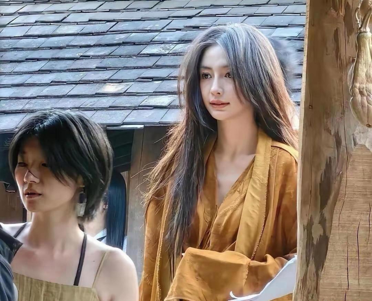 杨颖在景迈山拍的杂志图，这也太美了。 ​​​