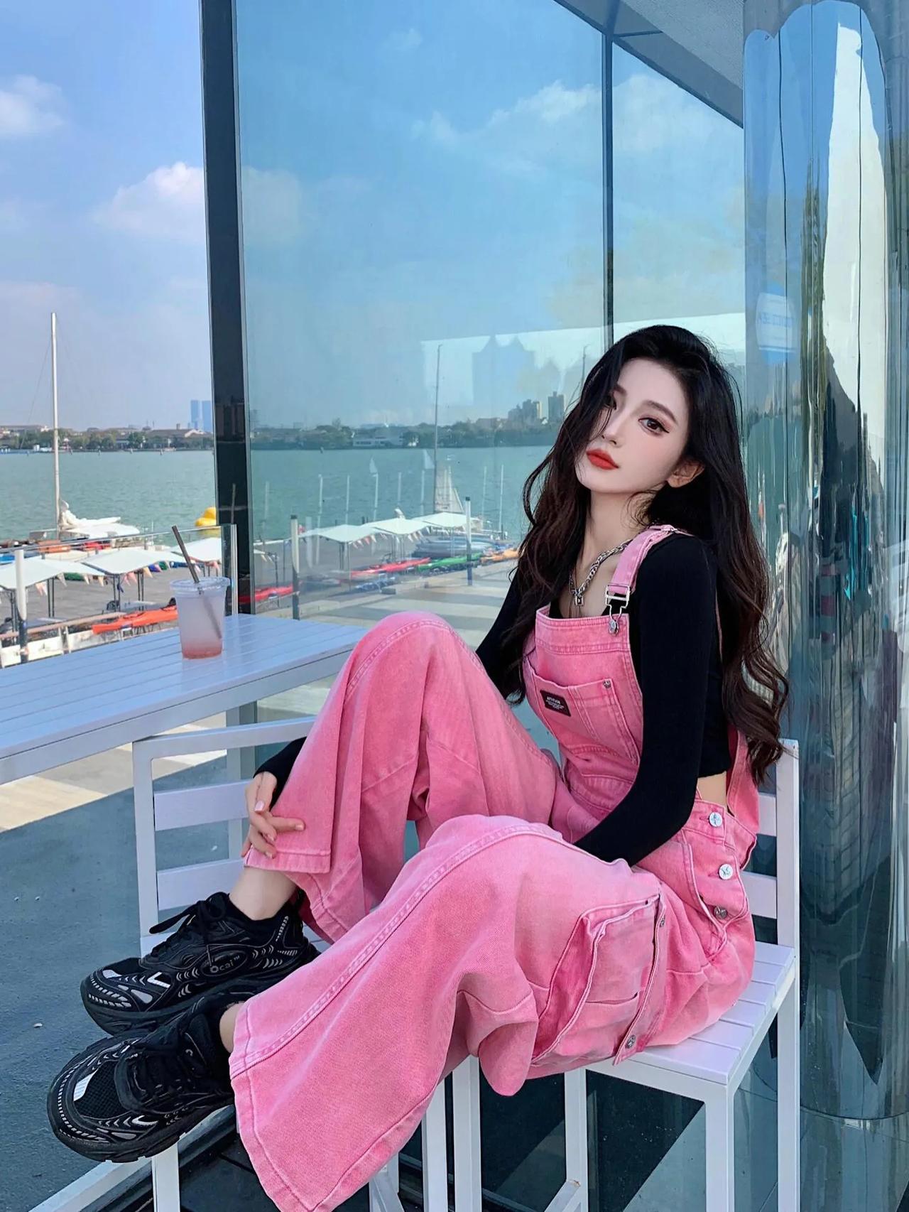 衣袂飘飘#清风拂面#靓妹倩影分享# 妩媚动人穿搭