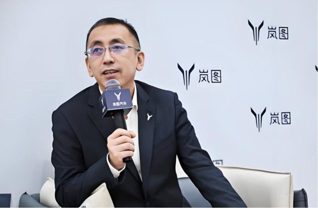 岚图汽车董事长卢放：今年汽车不涨价已经是非常难的事情，所有的原材料都在涨价，内存