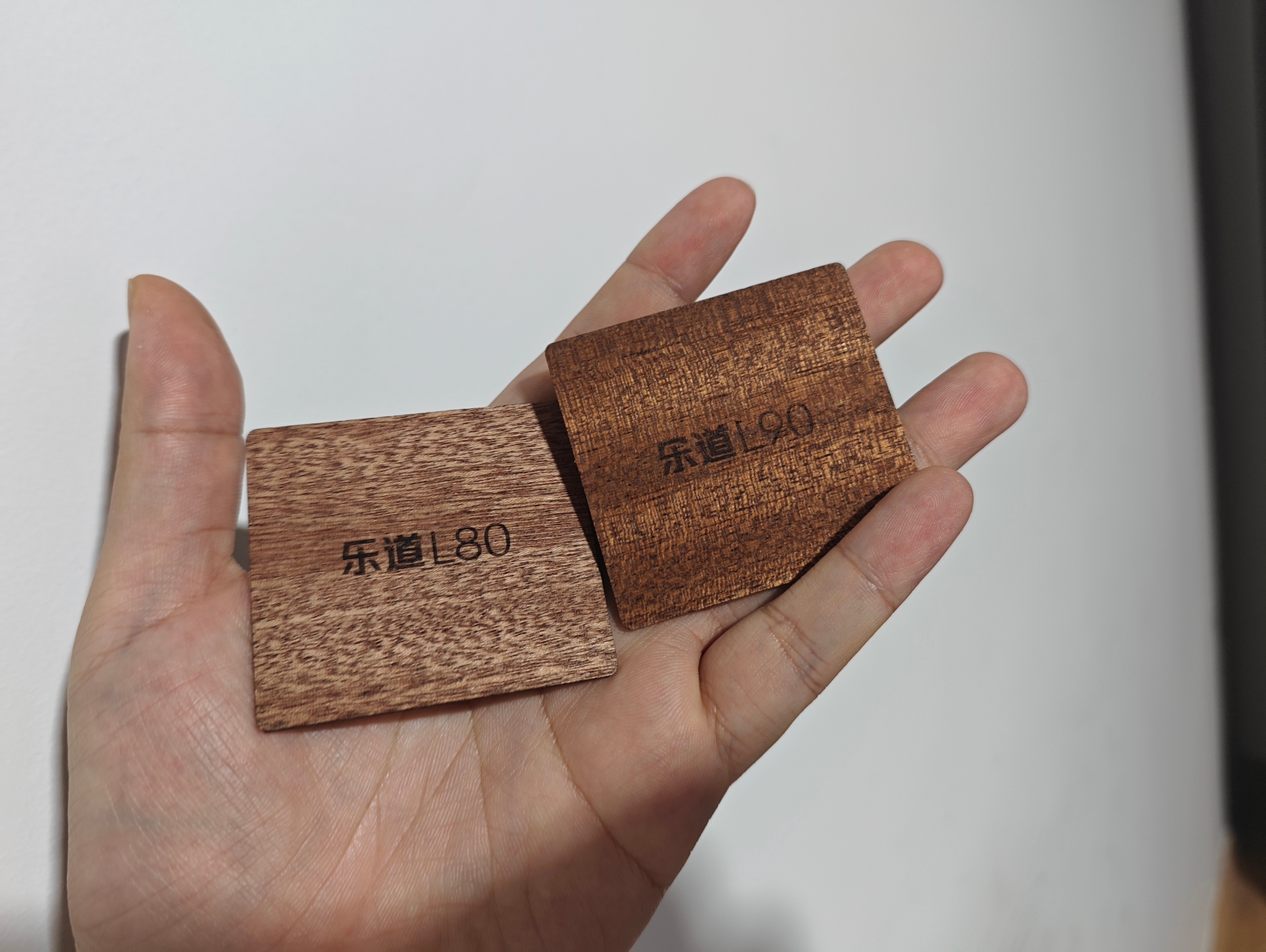 L90&L80的双定制门卡不仅精致，还真的很有收藏意义！一年多以来见证了这套中国