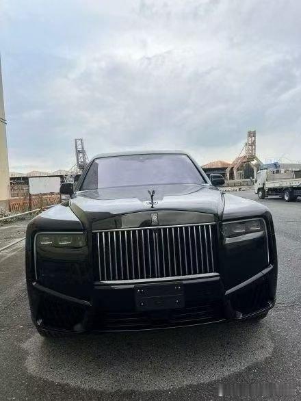 26款库里南BB版黑/爱马仕橙+黑22寸半拋光Black Badge 轮毂前排按