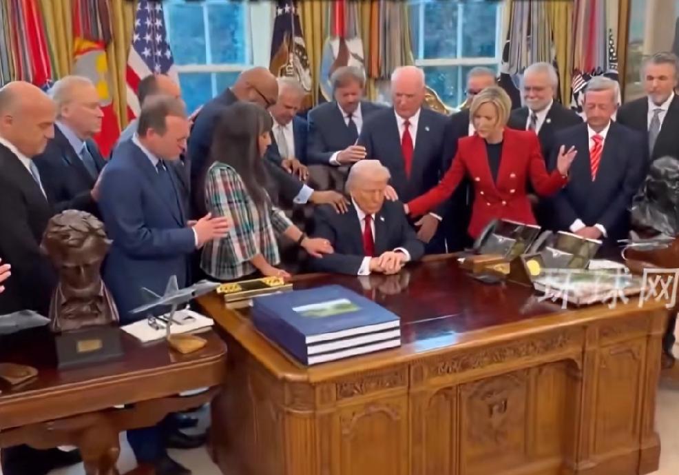 【特朗普心虚了：在白宫椭圆形办公室邀请一众牧师们为自己祈祷，为参加对伊朗军事行动