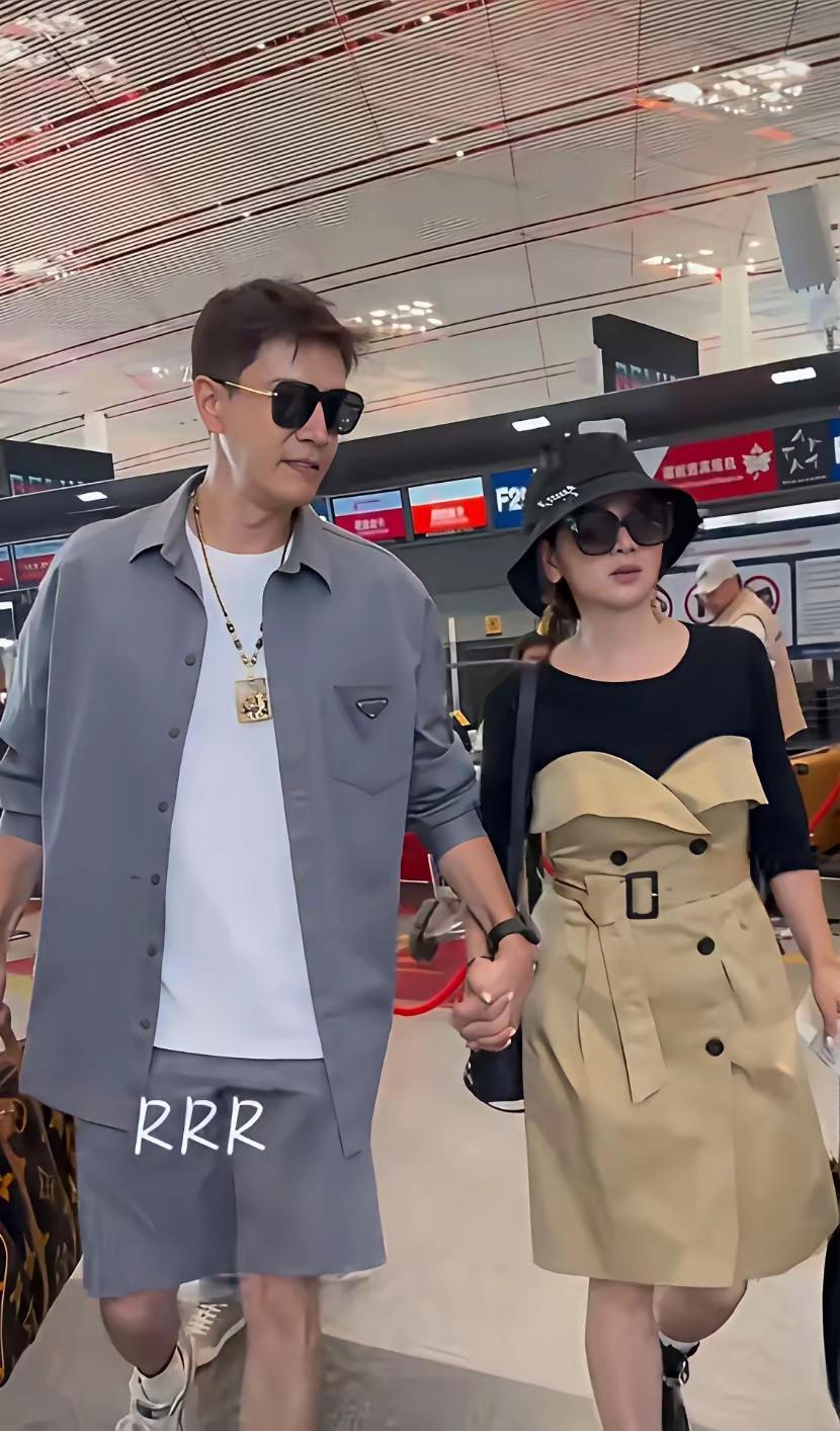 如果有一天他们两个都离婚了，我就再也不相信爱情了。 ​​​