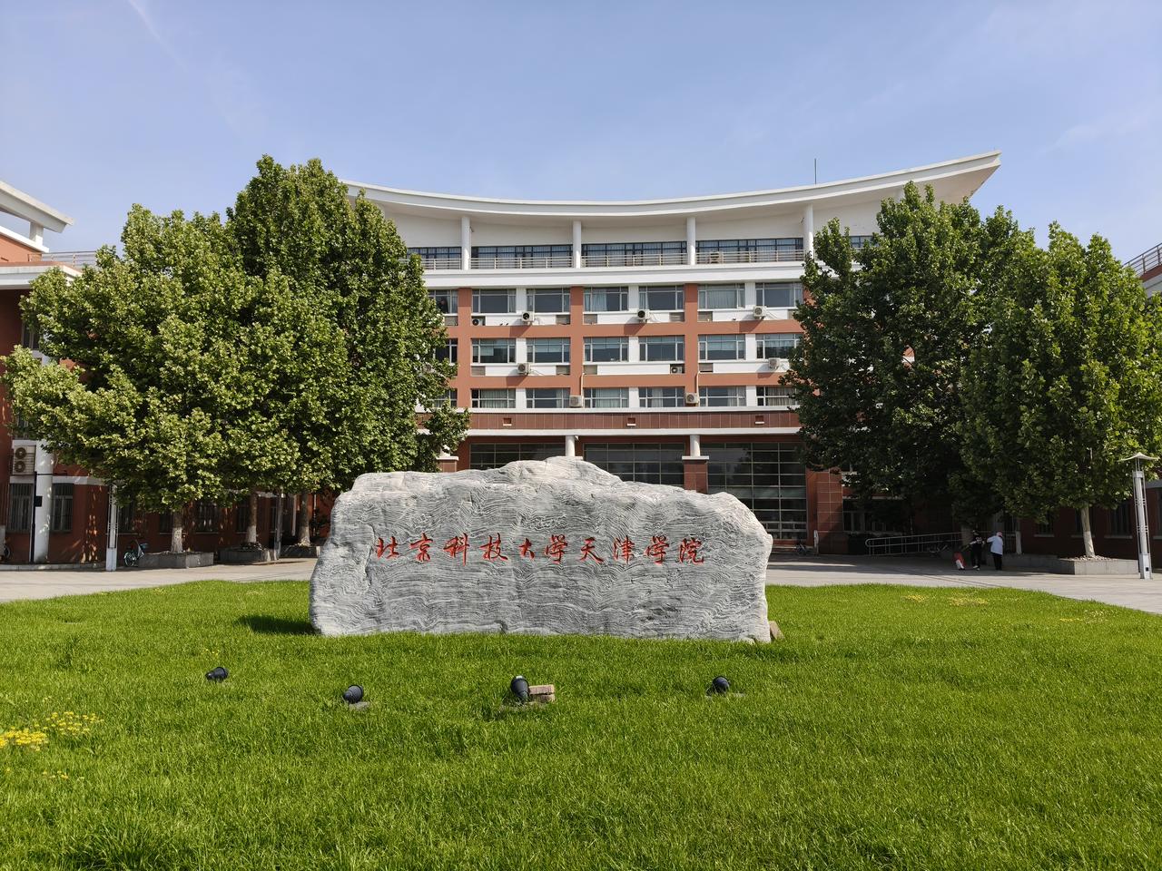 现在的楼市远不如过去，过去那种在楼市投资赚钱的时代很难再重现，复刻了，楼市整体都