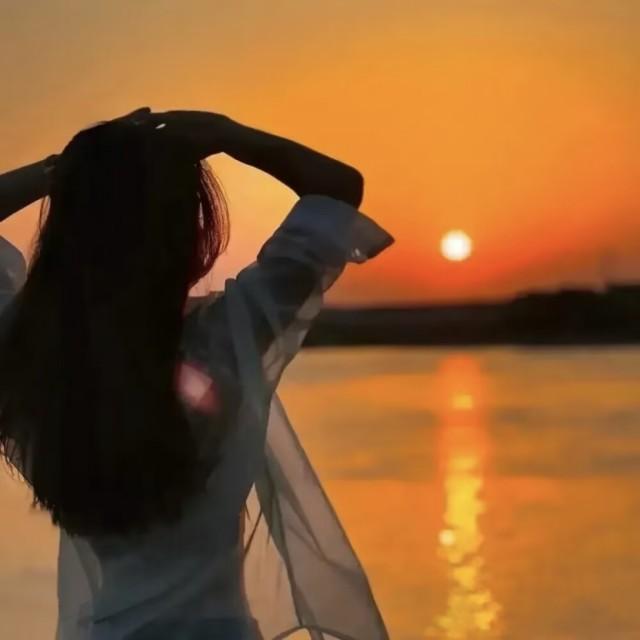 当你察觉到自己的状态不对的时候，一定要想方设法的把自己救上来。

人生的至暗时刻