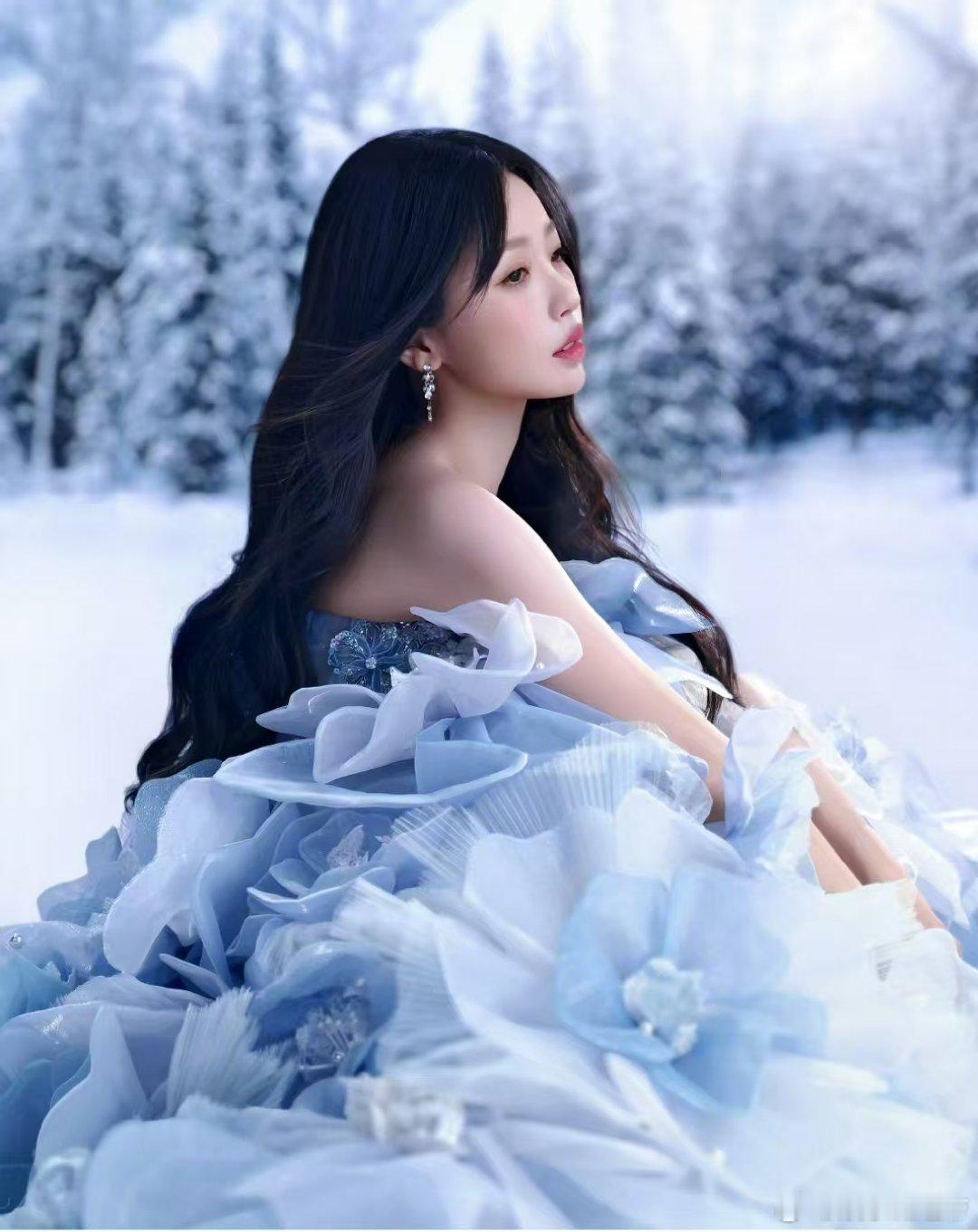 虞书欣空灵剔透  虞书欣雪地精灵造型  虞书欣雪地精灵造型，空灵剔透！ 不愧是欣