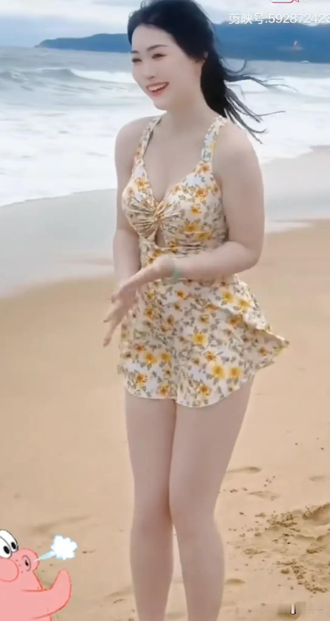 别玩手机了，我们一起去海边吧。