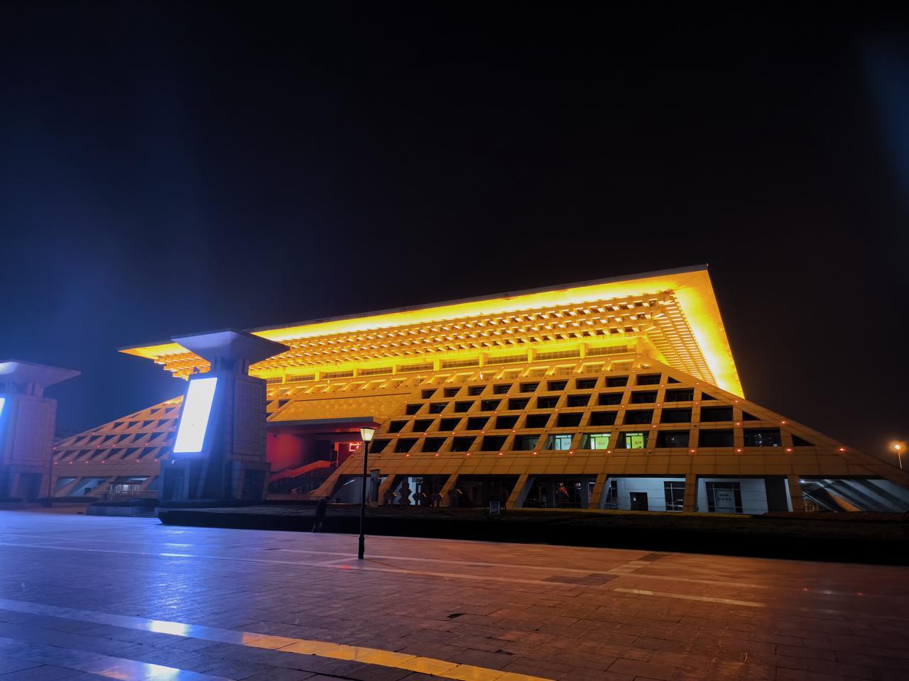 在安阳待了两天。
逛了古城老街。
粉浆饭和王家烧饼挺好吃。
逛了安阳博物馆、殷墟