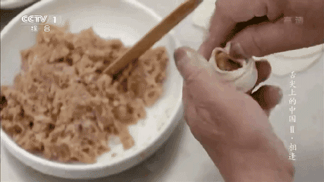 #东北小冻梨印象最深的杭州美食是雪糕# 杭州是有点小惨在身上的[笑哭]，除了人们