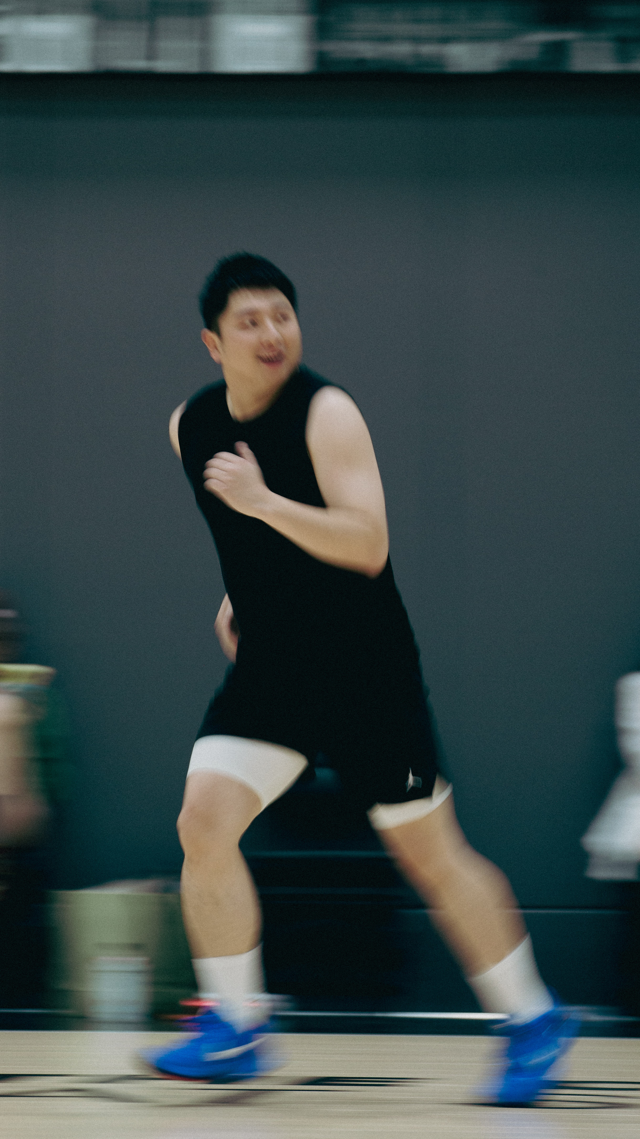 33 没有人可以永远年轻，但可以不让皱纹留在心上。  ​​​