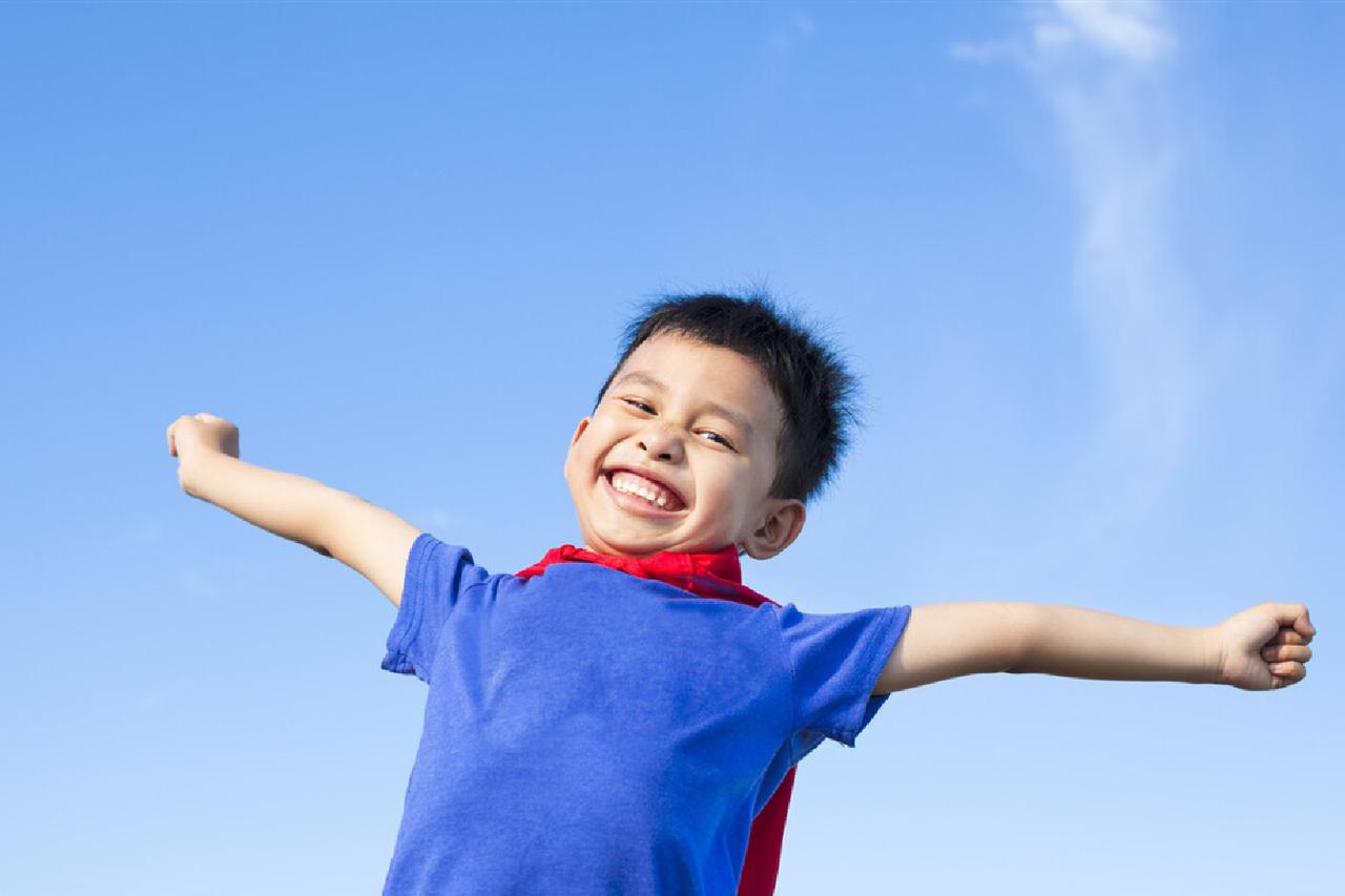 内心强大的孩子，父母都做到了这一点
 
养孩子，从来不是把他护在羽翼下，替他挡掉