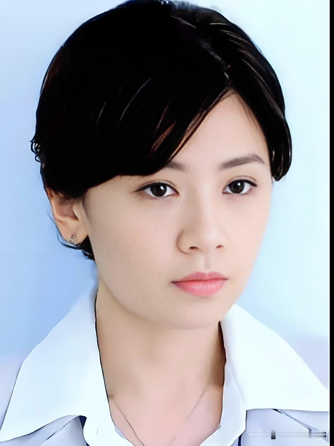 贾静雯，时光偏爱的美人。从赵敏的灵动到武媚娘的端庄，她用演技诠释千面人生；生活中
