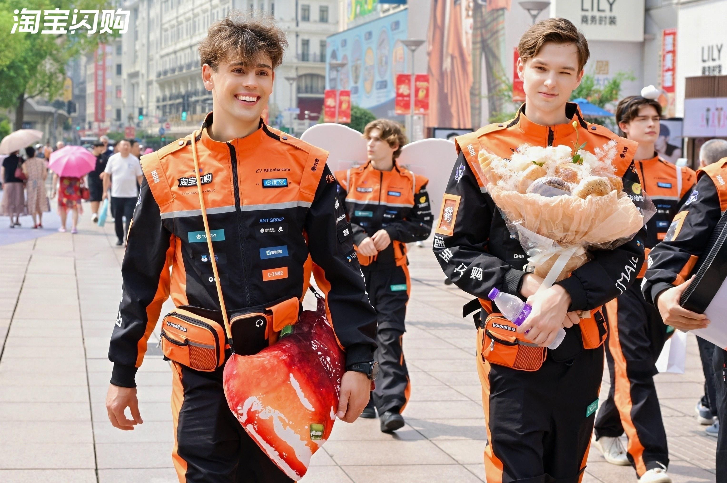 国庆上海被淘宝闪购帅哥包围了一看见帅哥咱就发了狠忘了情，直接扑了上去[哇]不愧是