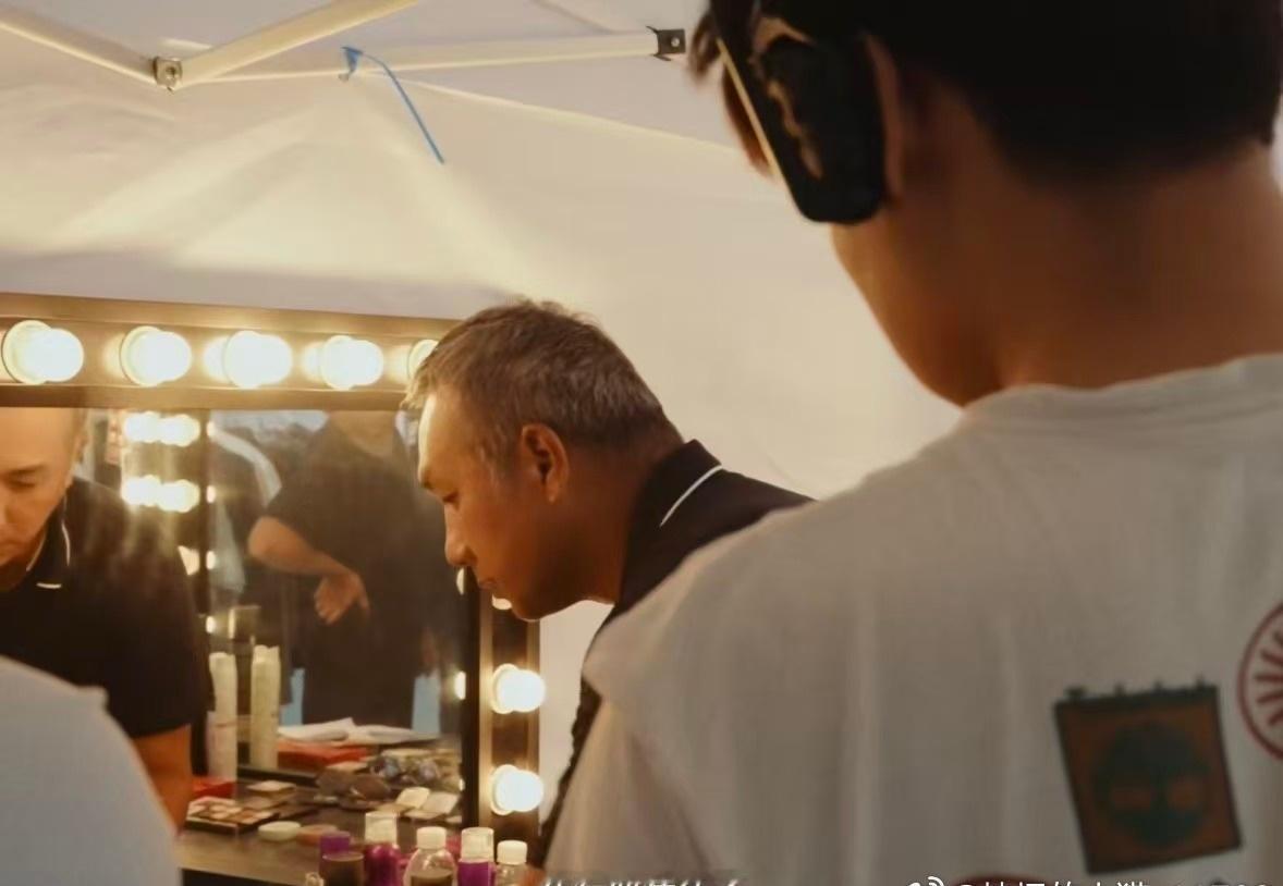 作为导演首秀，《横·竖》展现了黄觉成熟的艺术把控力。作品没有停留在形式创新，而是