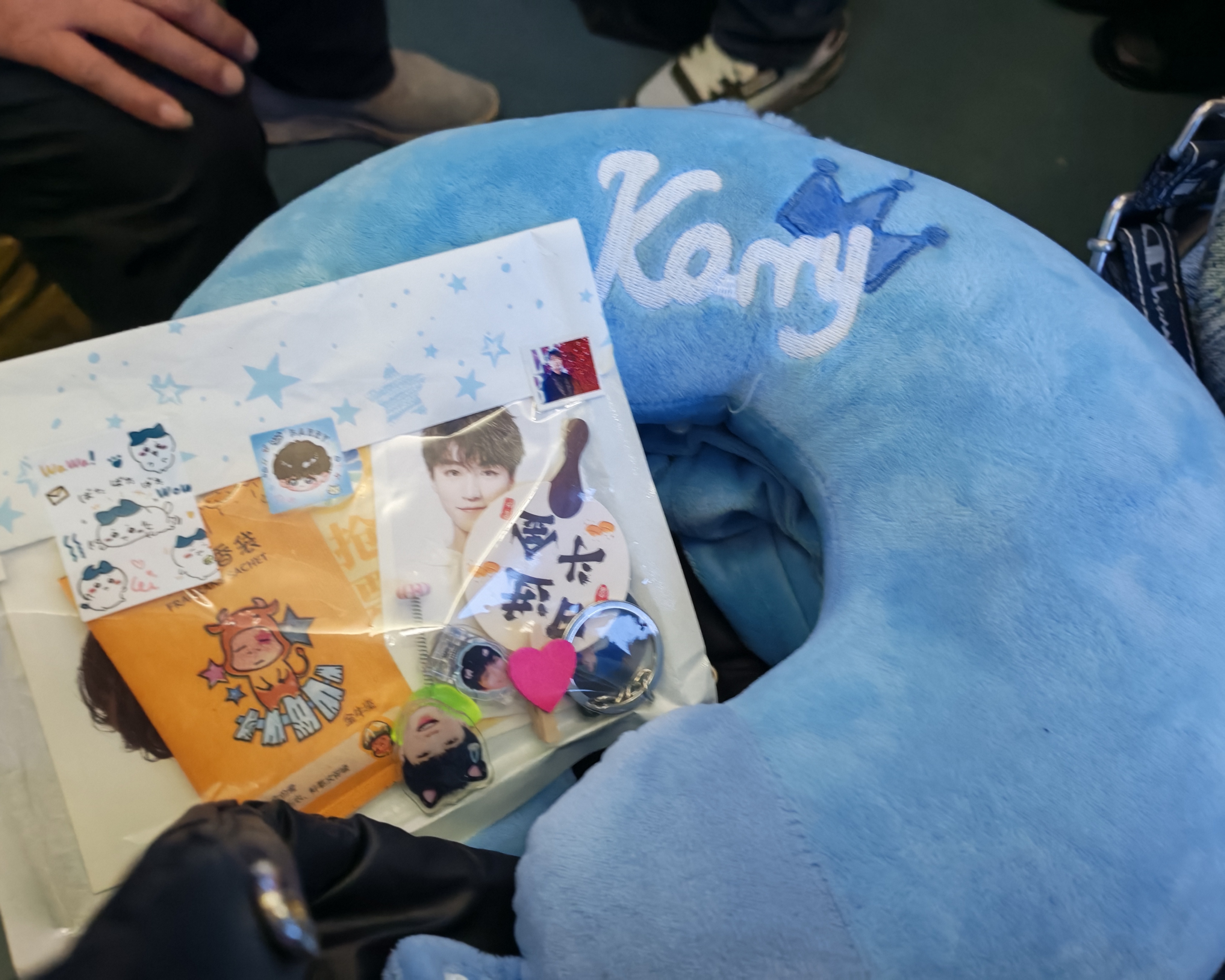 戴U型枕收到了萌萌小螃蟹的物料