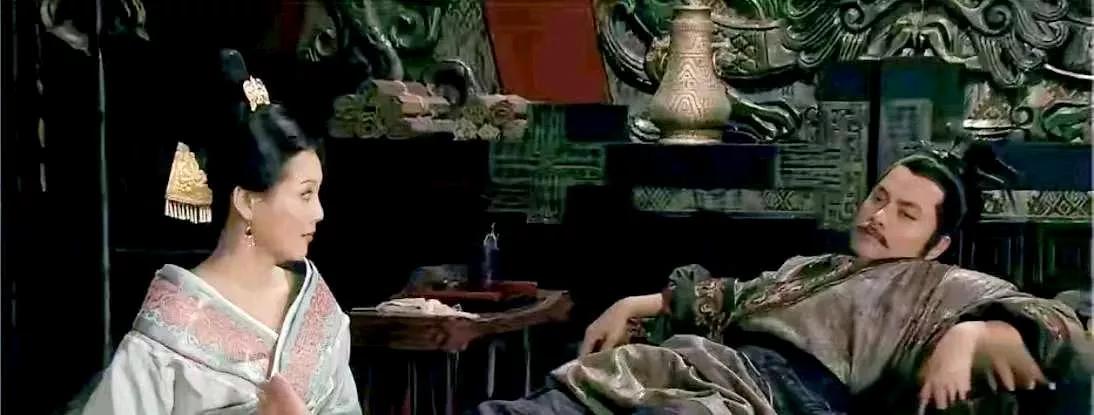 刘邦让一位妃子侍寝，由于对方长相太丑，顿时失去了兴趣，正当他准备离开时，妃子见状