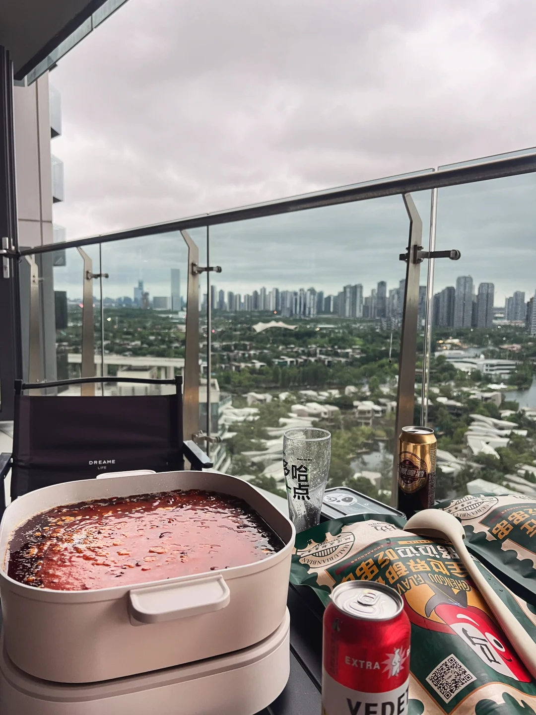 麓湖的阳台不拿来煮火锅太浪费