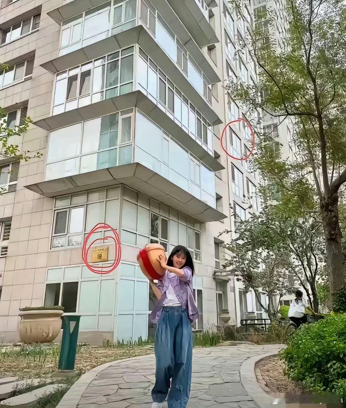 这届网友简直堪比柯南了，关于于朦胧坠楼事件，网友顺藤摸瓜又扒出了一个人，那就是女