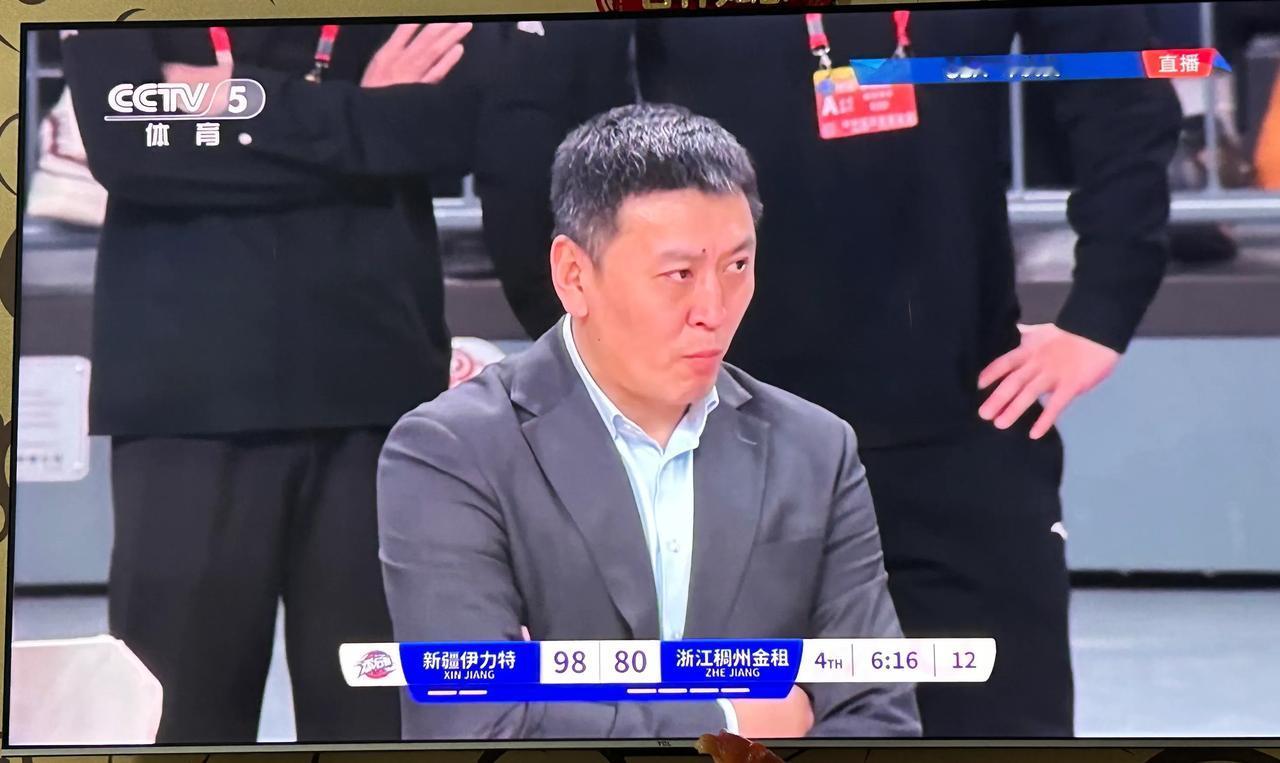 浙江稠州不是很牛吗！
怎么在新疆面前如此不堪一击！ 
第四节短时间内被打了一个1