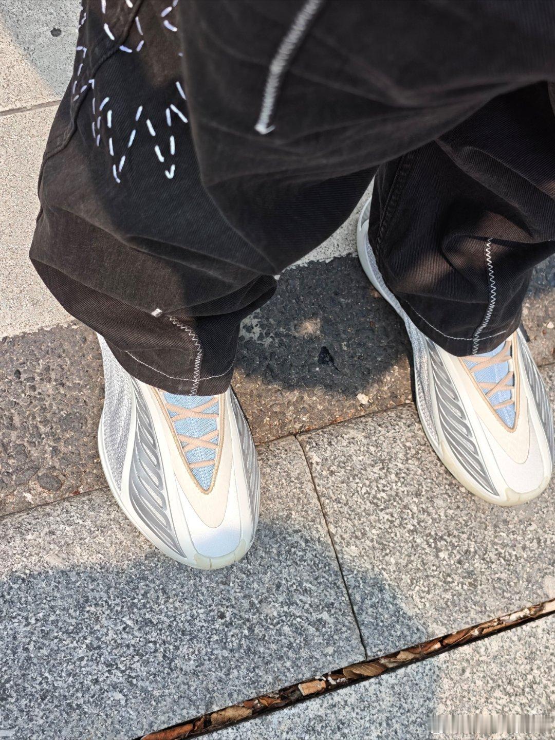 今天选对鞋子了哈～看球