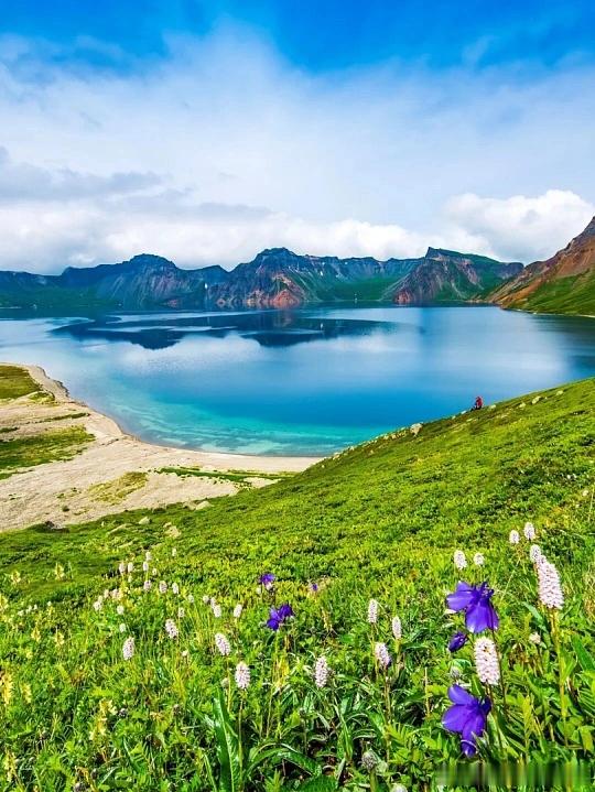 连续加班整个人闷到喘不上气，6-8 月想找地方躲高温小住几天，真心推荐长白山！城