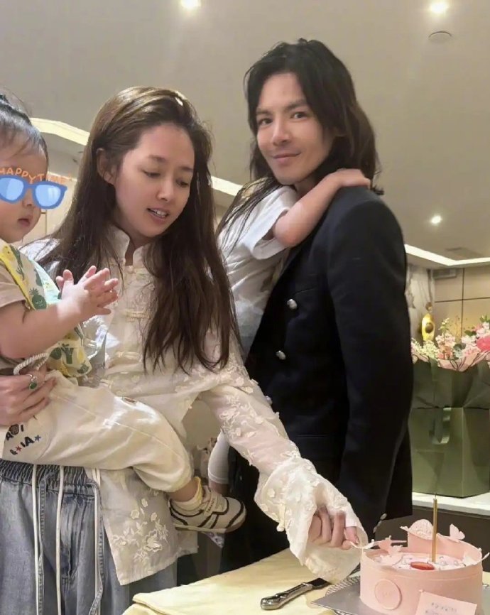 向佐只顾着p自己，却忘记了老婆[允悲][允悲][允悲] ​​​