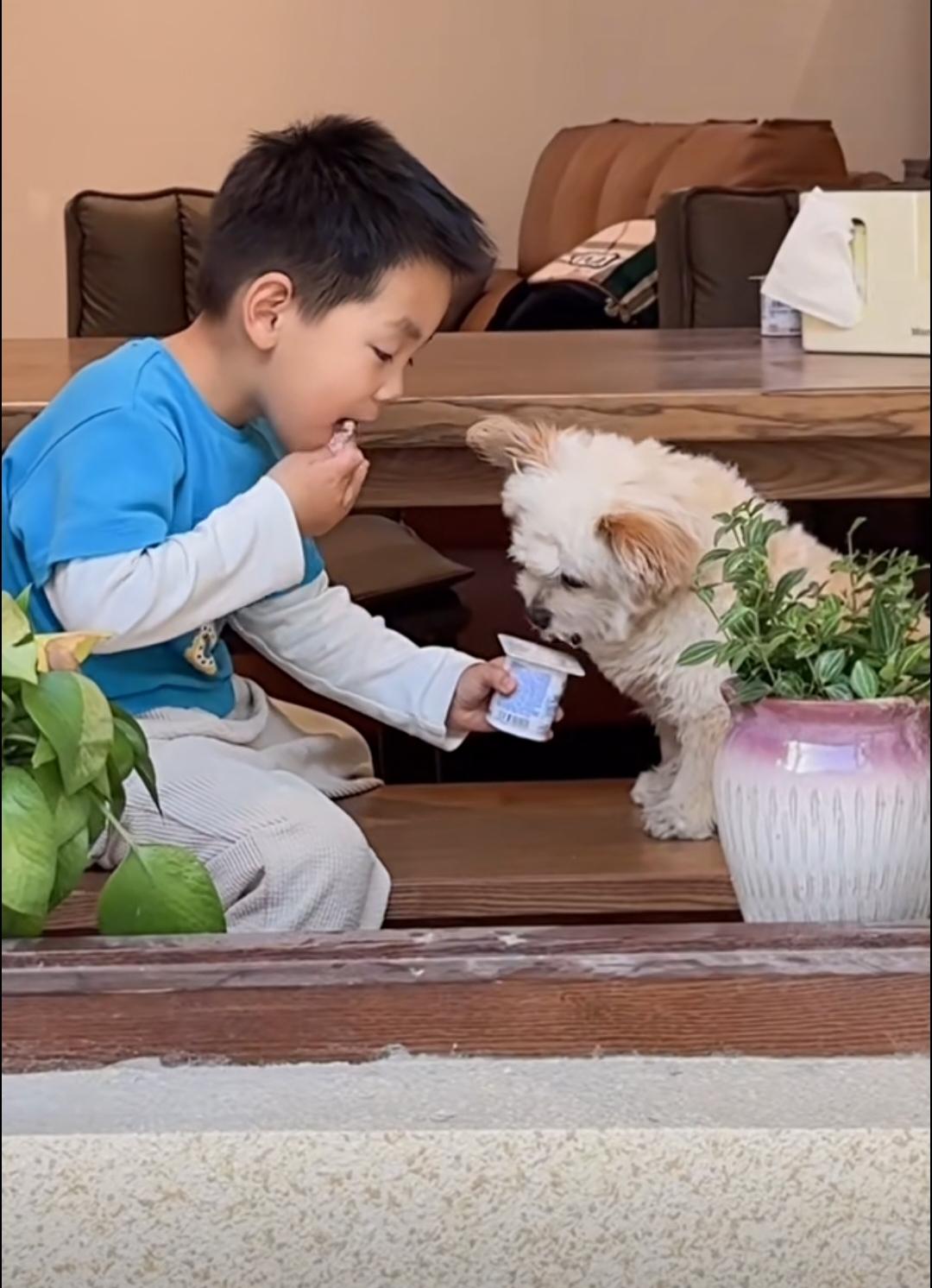 日子怎么可能和谁过都一样呢？
和对的人在一起是滋养彼此，
和错的人在一起是在消耗