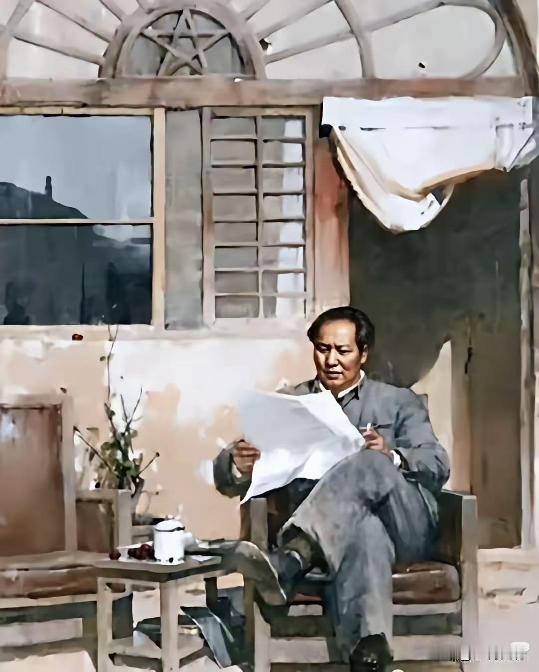 老人家的一些老照片，多数都是看报纸的画面，看书籍的画面，看材料的画面，由此不难看