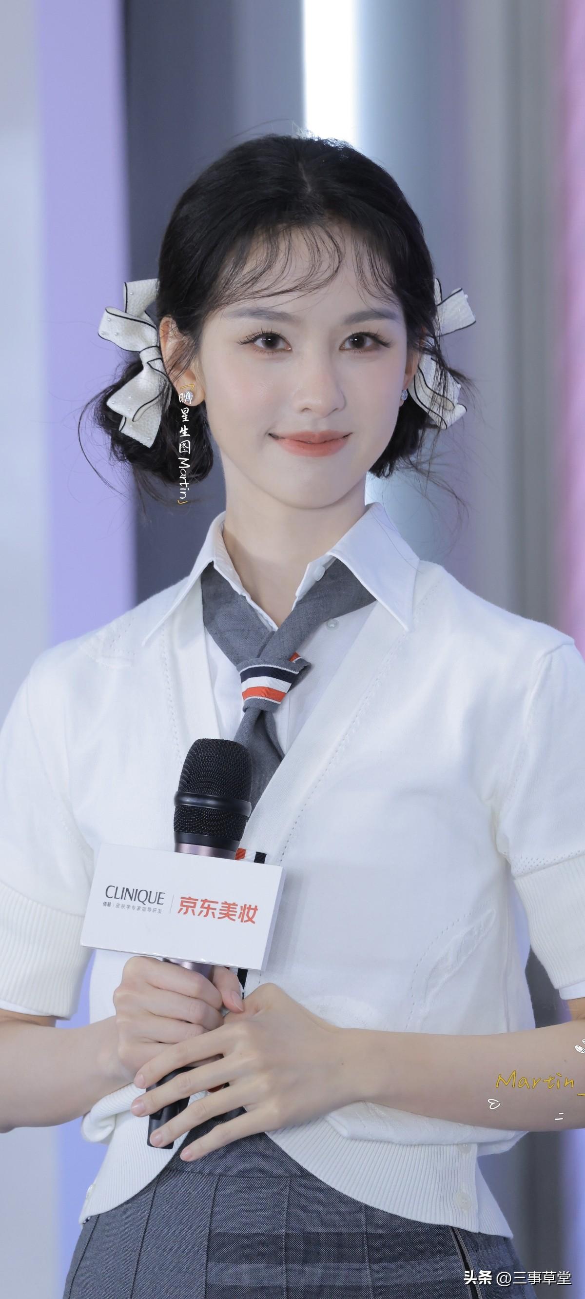 陈都灵 251109倩碧活动站台生图第二弹！这个水印打得也超棒，像是给我宝宝加了