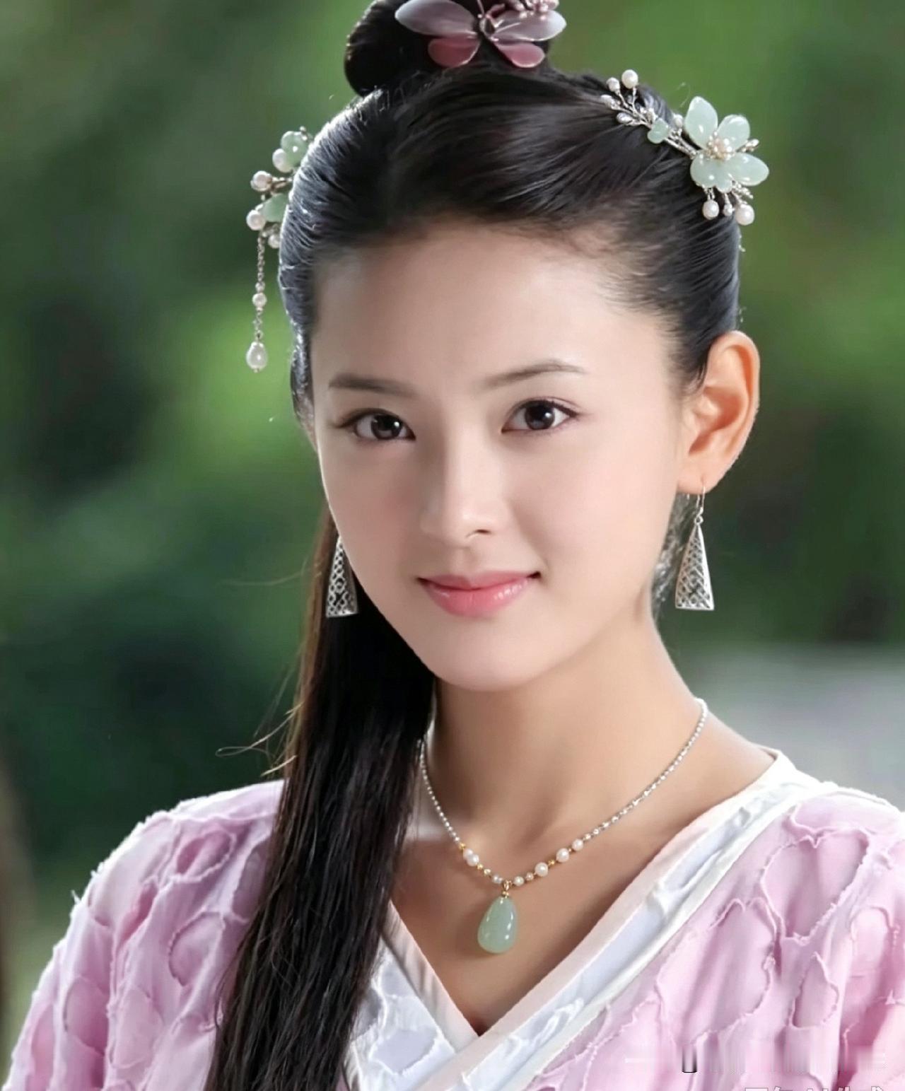 图1这个女孩比赵丽颖漂亮多了！相似的长相，凭什么赵丽颖就是流量小花，而这个女演员