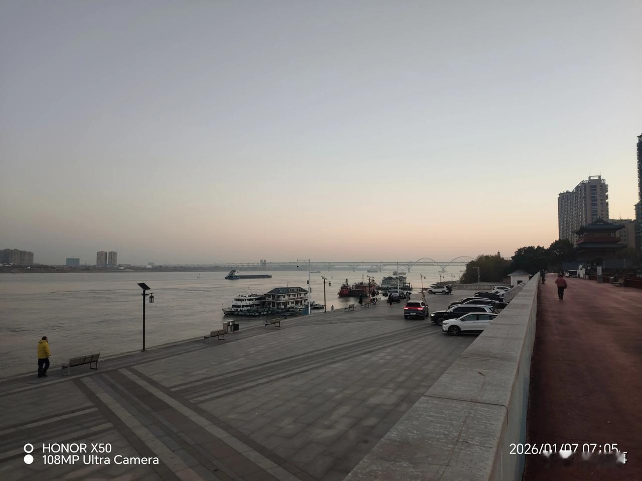 记录我的20262026年1月7日长江岸边晨练冬泳