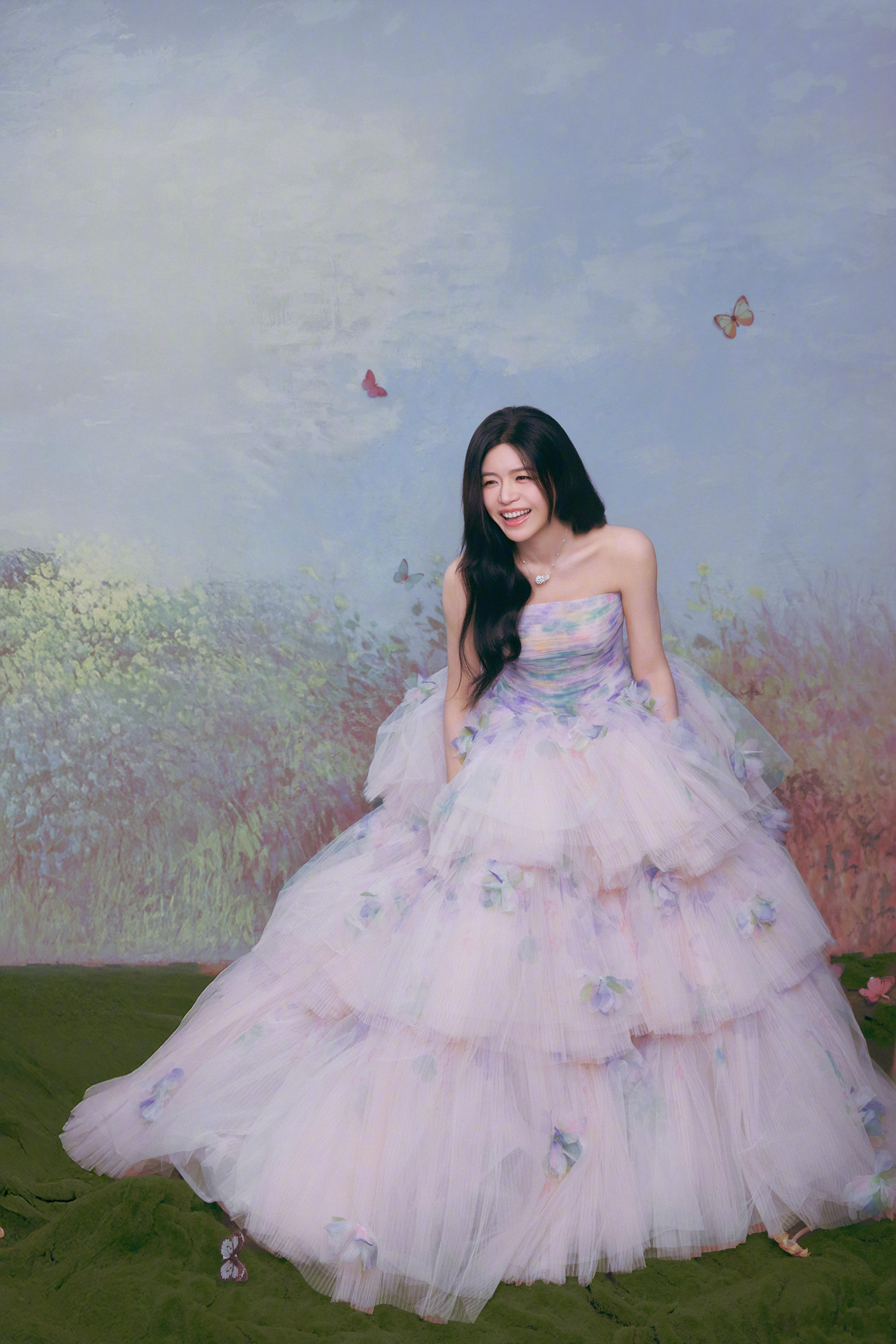 陈靖可扶了陈妍希 年末活动的暖心瞬间！陈靖可扶陈妍希下台的画面超养眼，没有花哨动