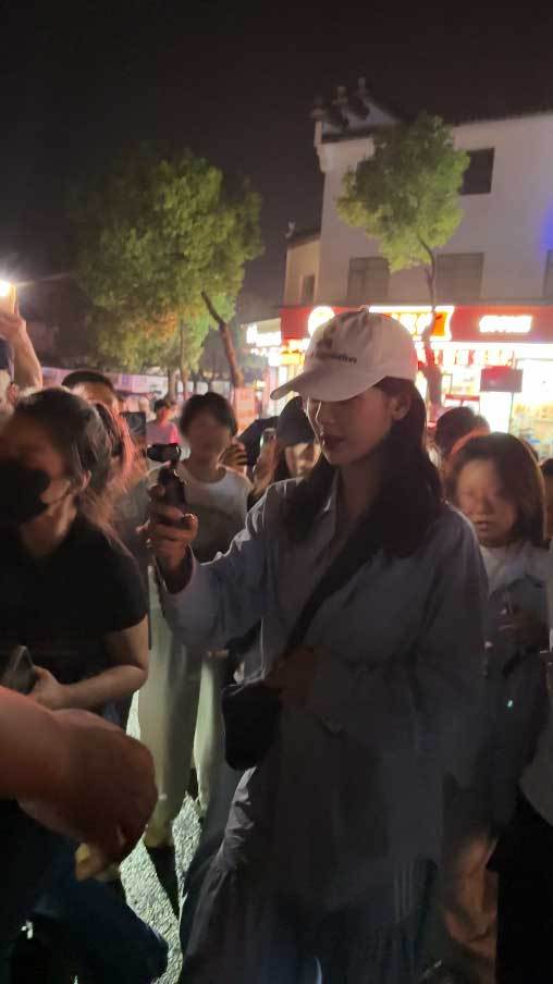 奇瑞宣布与杨紫再度携手 从旅途路透到正式官宣，杨紫与座驾的亮眼搭配收获满满好评。