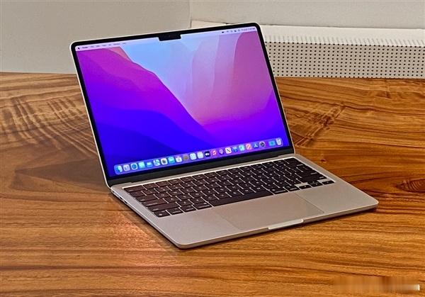 据说苹果供应链于本月开始量产MacBook Pro，有14和16英寸两种尺寸，首