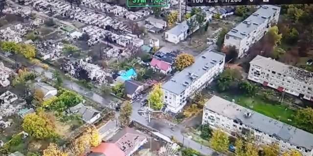 乌方派出一辆装甲车 进入 罗金西克 Родинське 城内，对俄军前日插旗点附