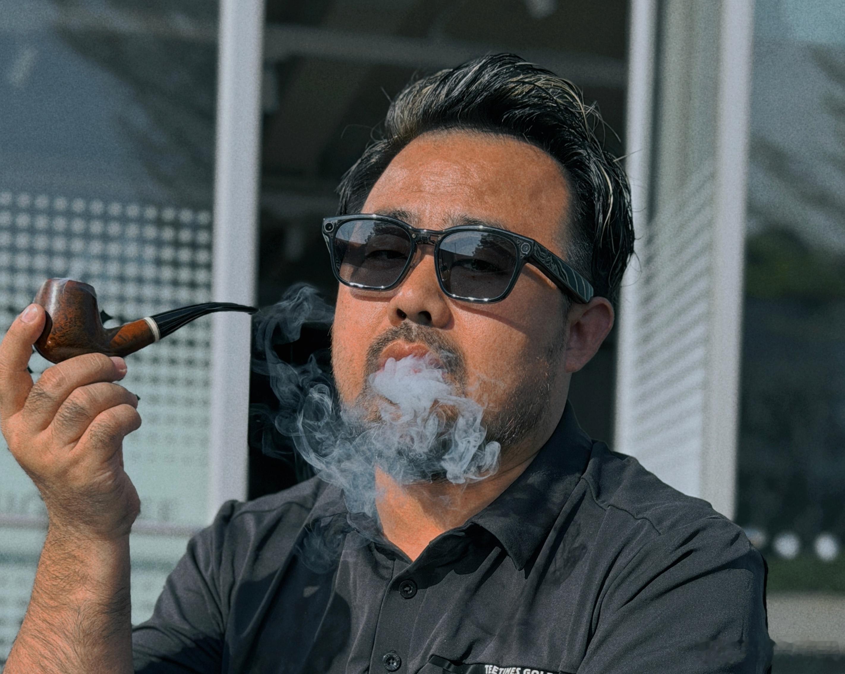 强哥说明天晚上带我去成都春熙路打卡，看看会不会有男的找我搭讪，就我这形象，应该不