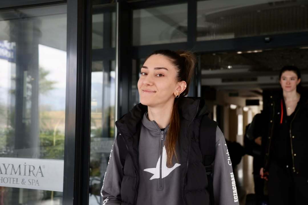 伊萨奇巴希出发，去参加联赛上半程的最后一场比赛了。 