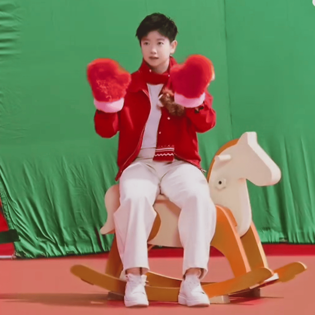 孙颖莎萌翻全世界莎莎这次也太萌了，骑马过新年。 