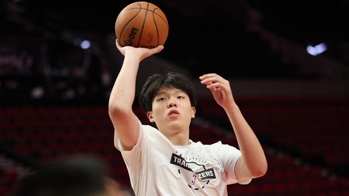 开拓者代理教练斯普利特透露杨瀚森发展计划蒂亚戈·斯普利特近日阐述了新秀杨瀚森需要